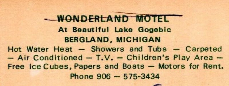 Lake Gogebic Motel (Wonderland Motel) - Vintage Postcard